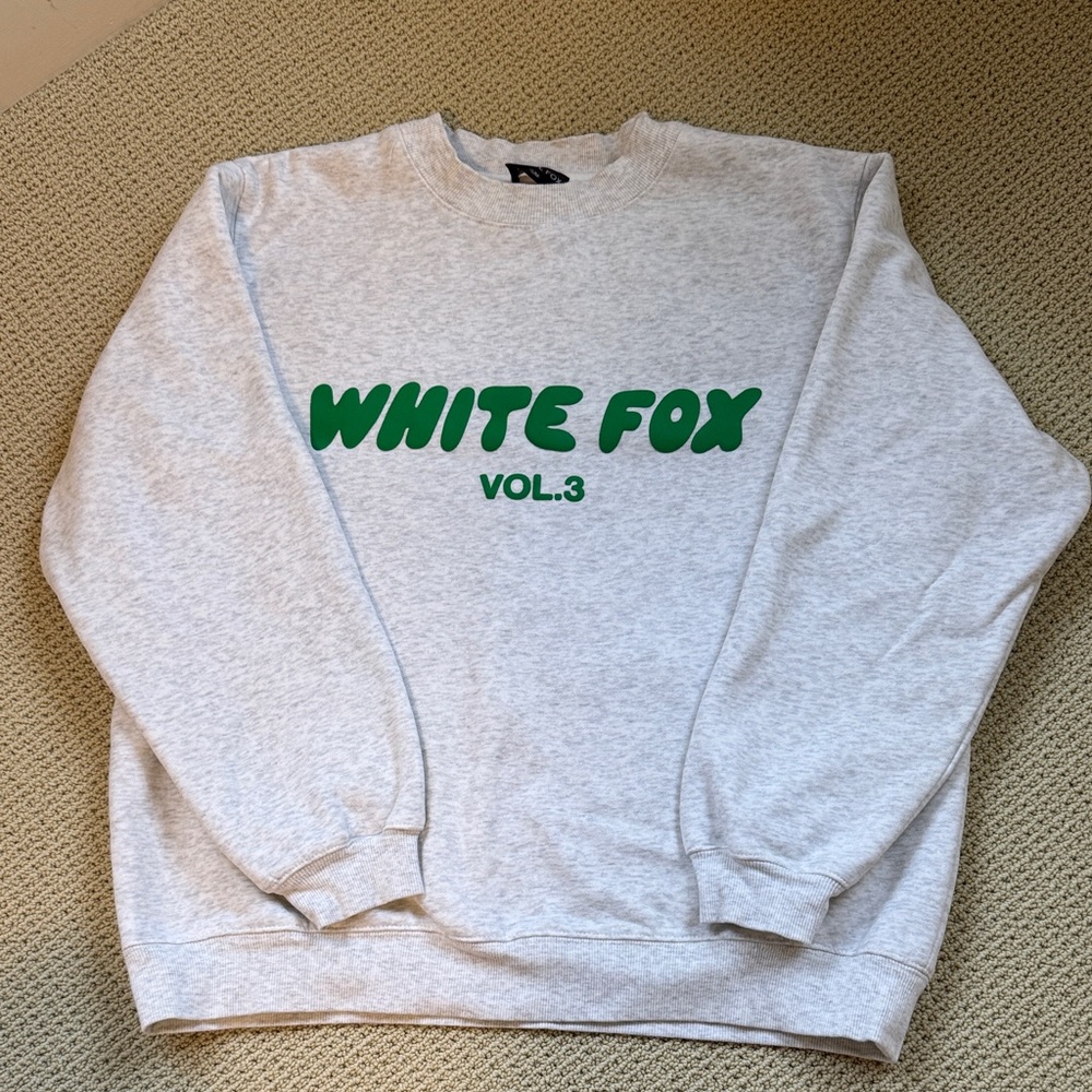 White Fox Crew Neck Sweatshirt - size s/m